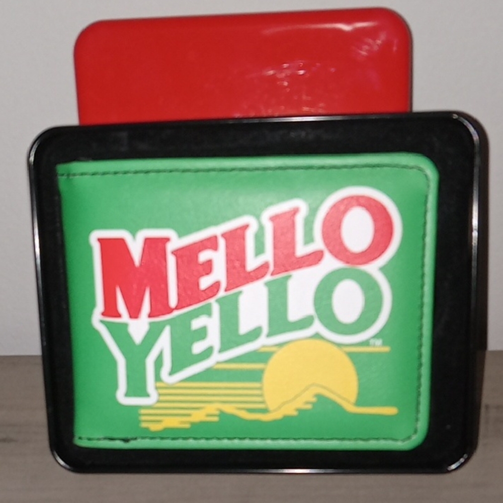 Coca Cola MELLOW YELLOW WALLET New In Tin